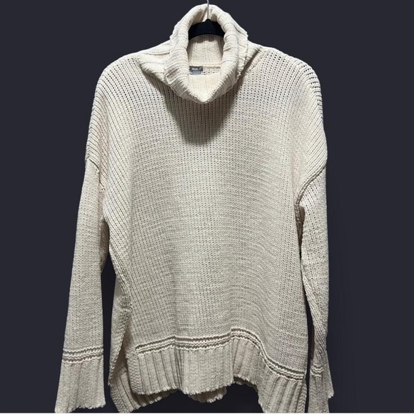 Aerie Cream Oversized Knit Turtleneck Sweater - Picture 3 of 6